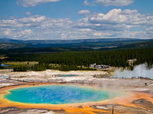 Yellowstone grand prismatic spring.